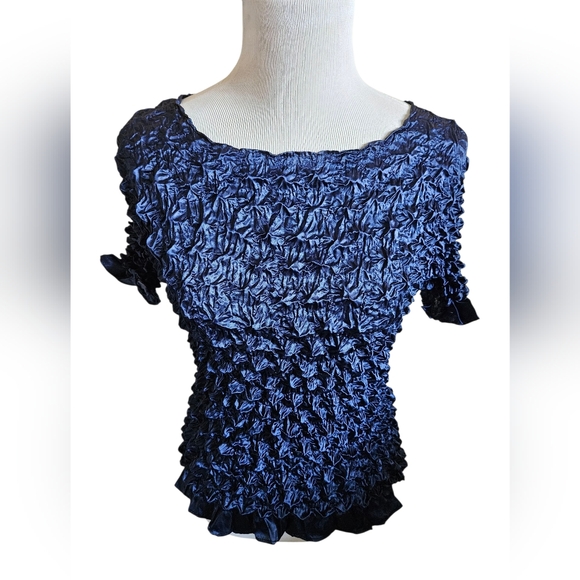 F&C Tops - Vintage Elegant Navy Blue Crinkle/ Bubble Top One Size